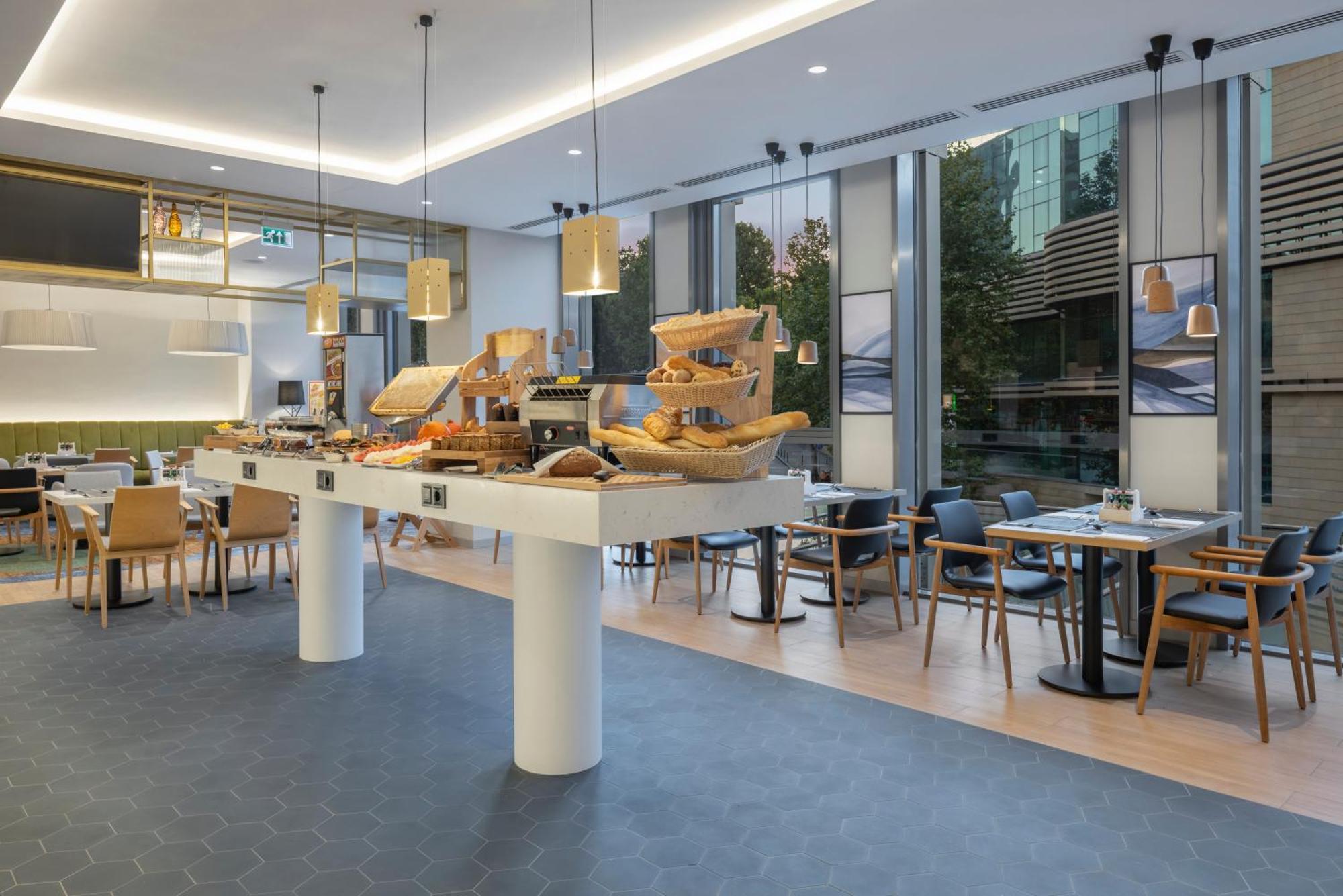 Hilton Garden Inn Tbilisi Riverview Dış mekan fotoğraf
