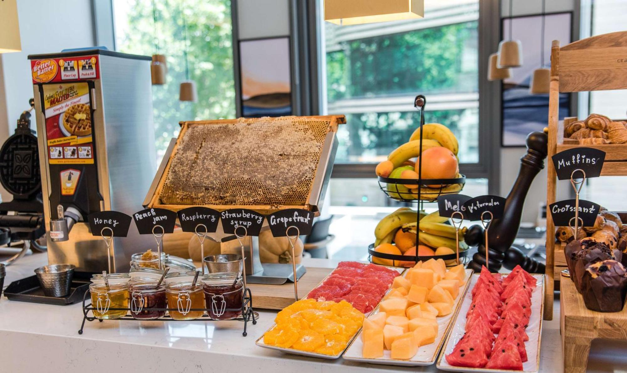 Hilton Garden Inn Tbilisi Riverview Dış mekan fotoğraf